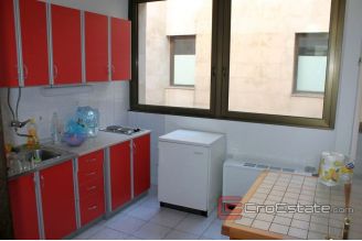 007 2016 324 split office space for rent