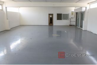 08 2016 348 Split business hall for sale
