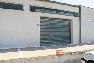 08 2016 348 Split business hall for sale