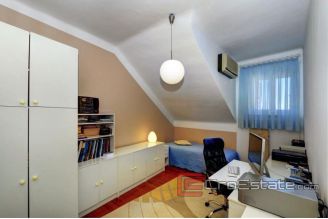 11 2016 11 apartment near center split