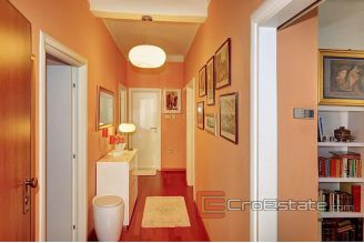 11 2016 11 apartment near center split