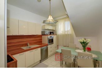 11 2016 11 apartment near center split