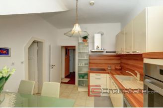 11 2016 11 apartment near center split