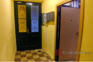 04 2016 390 Split business for rent