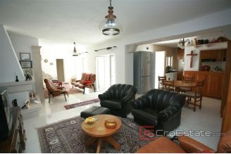 017 3560 30 Brac house villa for sale