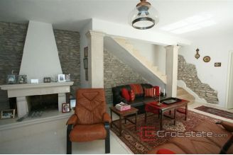 017 3560 30 Brac house villa for sale