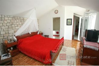 017 3560 30 Brac house villa for sale
