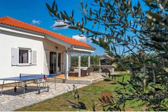0015 5014 30 detached house with pool Zadar for sale
