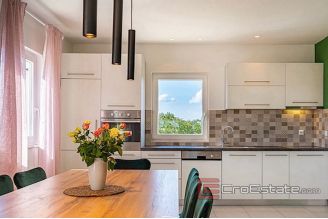 0015 5014 30 detached house with pool Zadar for sale