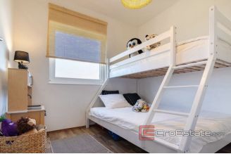 0015 5014 30 detached house with pool Zadar for sale