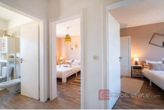 0015 5014 30 detached house with pool Zadar for sale