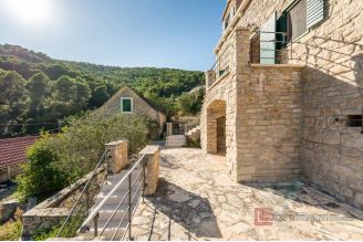 019 5301 30 island solta stone house with pool for sale