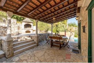 019 5301 30 island solta stone house with pool for sale