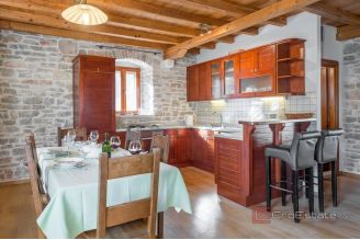 019 5301 30 island solta stone house with pool for sale
