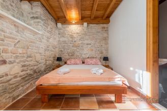 019 5301 30 island solta stone house with pool for sale