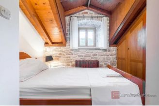 019 5301 30 island solta stone house with pool for sale