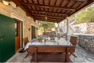 019 5301 30 island solta stone house with pool for sale