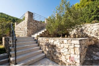 019 5301 30 island solta stone house with pool for sale
