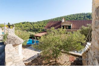 019 5301 30 island solta stone house with pool for sale