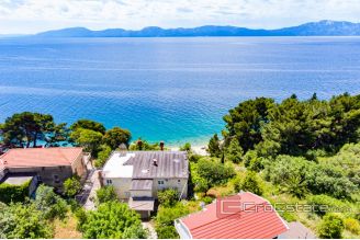017 2016 460 Makarska detached house by the sea for sale