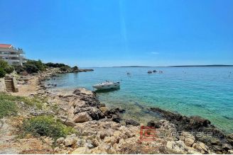 0019 2022 311 Pag villa with luxury apartments first row to the sea