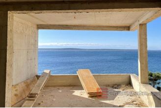 0019 2022 311 Pag villa with luxury apartments first row to the sea