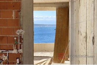 0019 2022 311 Pag villa with luxury apartments first row to the sea