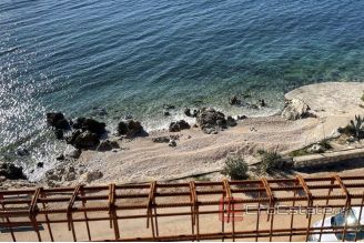 0019 2022 311 Pag villa with luxury apartments first row to the sea