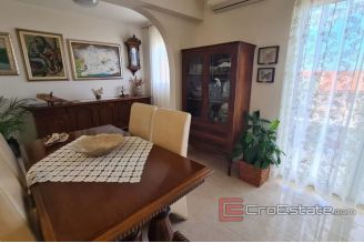 0012 2025 71 spacious apartment with garage and sea view Kastela