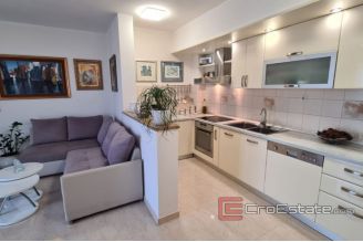 0012 2025 71 spacious apartment with garage and sea view Kastela