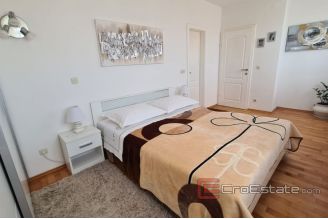 0012 2025 71 spacious apartment with garage and sea view Kastela