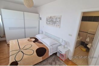 0012 2025 71 spacious apartment with garage and sea view Kastela