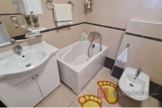 0012 2025 71 spacious apartment with garage and sea view Kastela