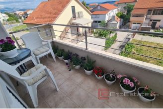 0012 2025 71 spacious apartment with garage and sea view Kastela