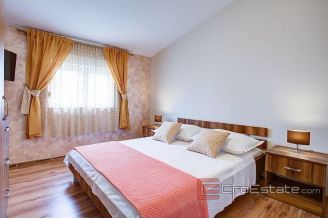 0015 2026 69 Split area apartment house near the sea