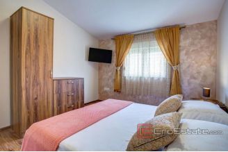 0015 2026 69 Split area apartment house near the sea