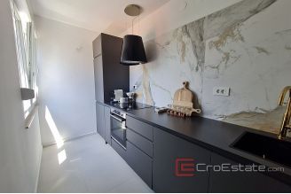 0008 2025 72 Split modern two bedroom apartment with sea view