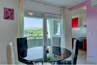 0010 2028 01 Split area apartment house with sea view