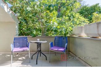 0010 2028 01 Split area apartment house with sea view