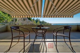 0010 2028 01 Split area apartment house with sea view