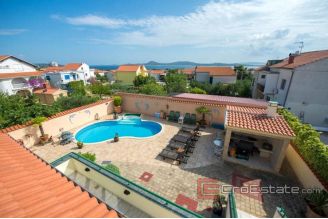0005 2029 04 Sibenik apartment house with sea view