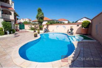 0005 2029 04 Sibenik apartment house with sea view