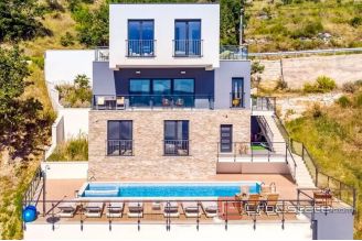 014 2025 73 Omis modern villa with pool and sea view
