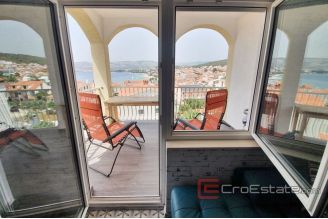 020 2018 160 Ciovo two bedroom apartment with sea view for sale