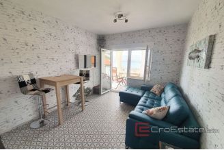 020 2018 160 Ciovo two bedroom apartment with sea view for sale