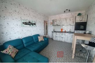 020 2018 160 Ciovo two bedroom apartment with sea view for sale