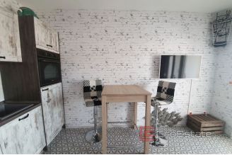 020 2018 160 Ciovo two bedroom apartment with sea view for sale