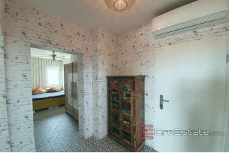 020 2018 160 Ciovo two bedroom apartment with sea view for sale