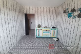 020 2018 160 Ciovo two bedroom apartment with sea view for sale