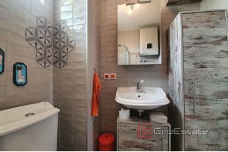 020 2018 160 Ciovo two bedroom apartment with sea view for sale